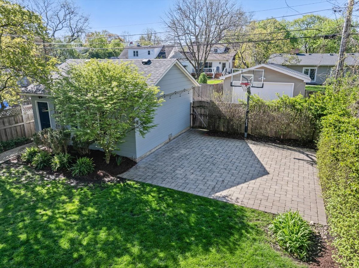 1082 Ash Street Winnetka, IL 60093 - Photo 50 of 54 an aerial view of a house