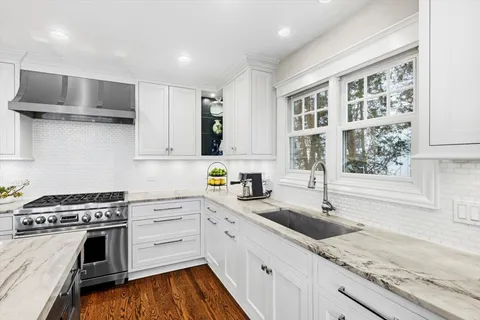 $1,885,000 | 1082 Ash Street, Winnetka, IL 60093