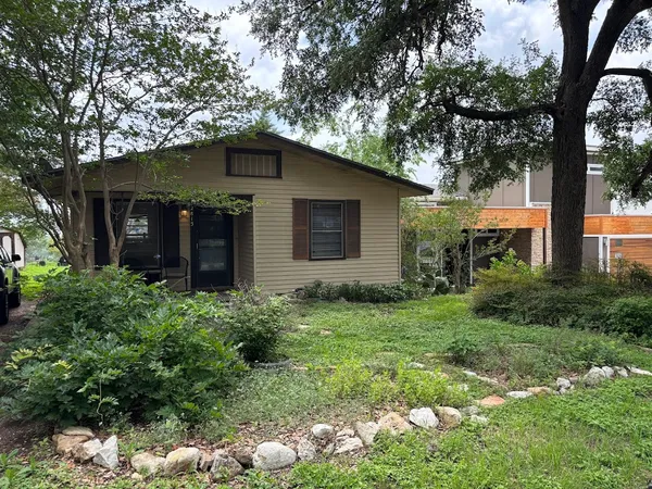 $1,945 | 2815 Crest Avenue, Austin, TX 78702