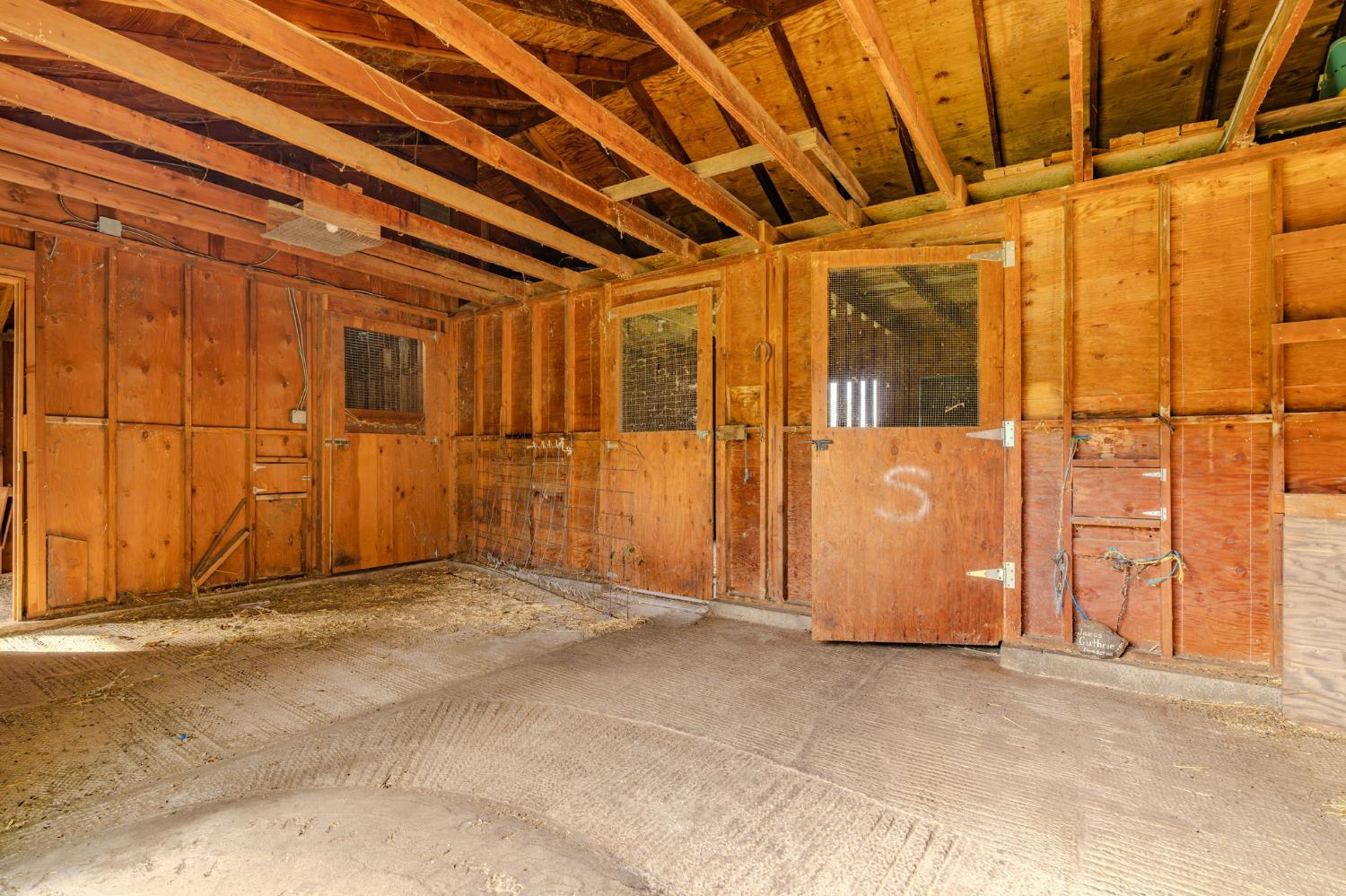 13171 Ridge Court Sutter Creek, CA 95685 - Photo 45 of 66 3 stables and tack room