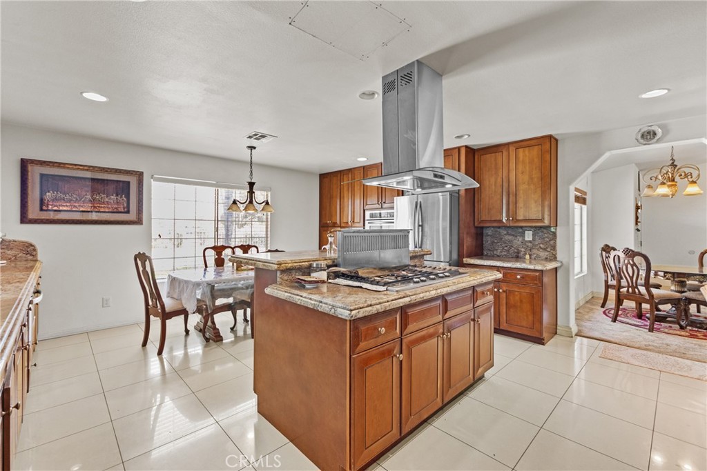 19345 Warren Road Riverside, CA 92508 - Photo 10 of 72 Kitchen/ Breakfast nook