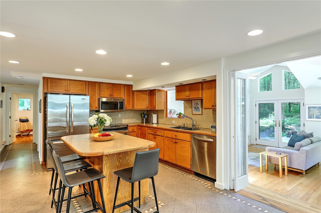 153 Howard Hill Road Foster, RI 02825 - Photo 5 of 24