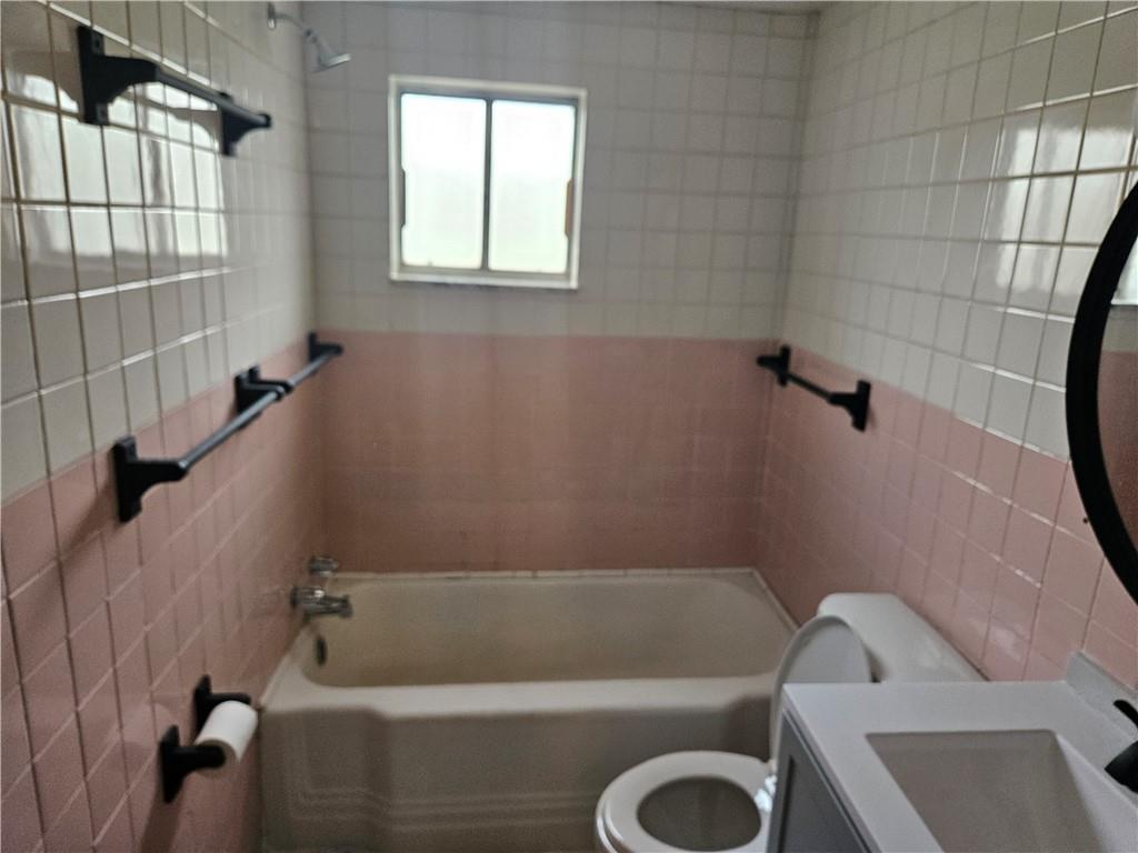 537 6th Street Braddock, PA 15104 - Photo 27 of 38 a bathroom with a tub and a window