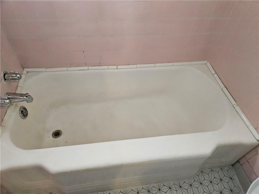 537 6th Street Braddock, PA 15104 - Photo 28 of 38 a bathroom with a bathtub