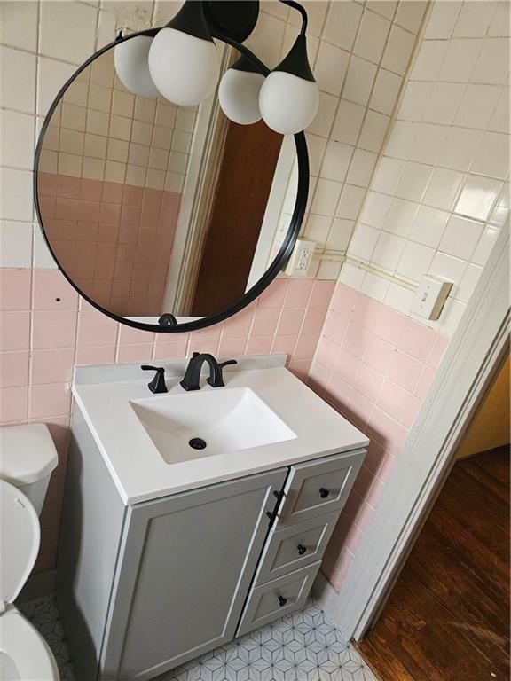 537 6th Street Braddock, PA 15104 - Photo 29 of 38 a bathroom with a sink mirror and vanity