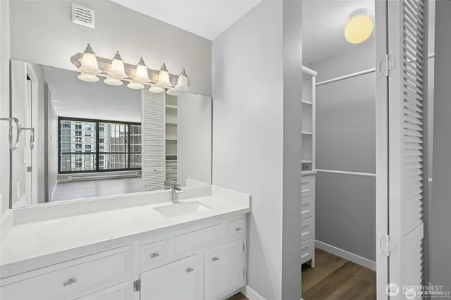 $548,880 | 2100 3rd Avenue, Unit 1505, Seattle, WA 98121