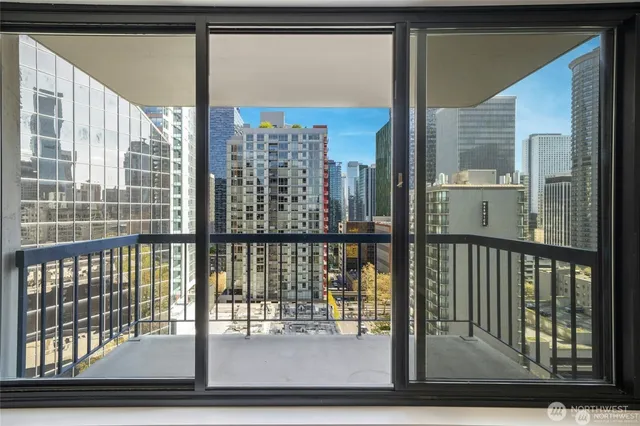 $548,880 | 2100 3rd Avenue, Unit 1505, Seattle, WA 98121