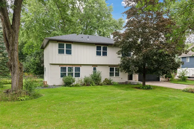 $3,875 | 17710 13th Avenue North, Plymouth, MN 55447