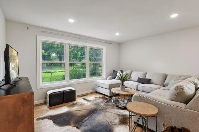 $3,875 | 17710 13th Avenue North, Plymouth, MN 55447