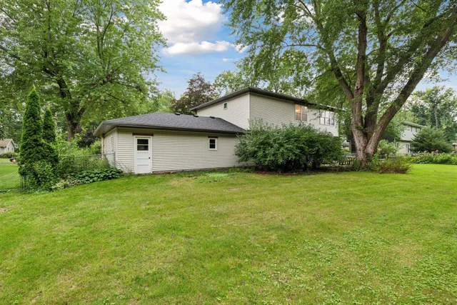 $3,875 | 17710 13th Avenue North, Plymouth, MN 55447