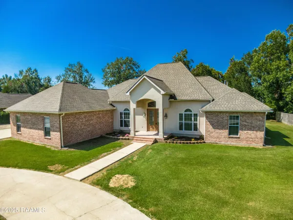 $425,000 | 1044 Bear Creek Circle, Breaux Bridge, LA 70517