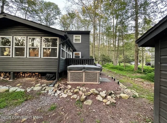 $2,400 | 452 Stillwater Drive, Pocono Summit, PA 18346