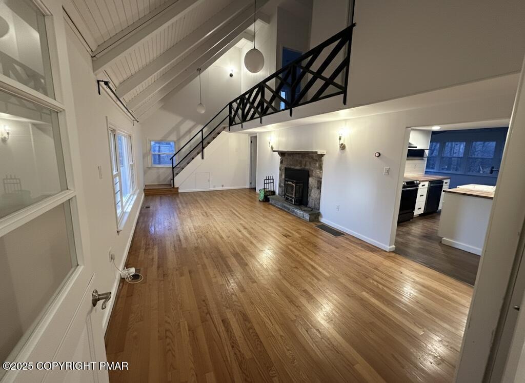 452 Stillwater Drive Pocono Summit, PA 18346 - Photo 3 of 26 Living area