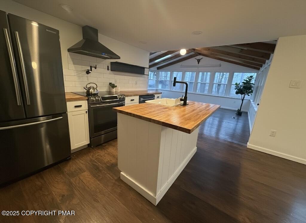 452 Stillwater Drive Pocono Summit, PA 18346 - Photo 6 of 26 Kitchen