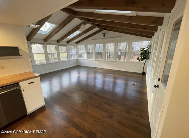 $2,400 | 452 Stillwater Drive, Pocono Summit, PA 18346