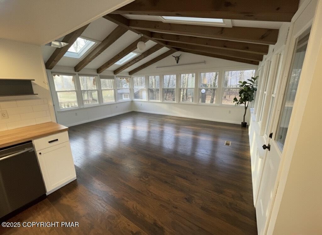 452 Stillwater Drive Pocono Summit, PA 18346 - Photo 10 of 26 Living area