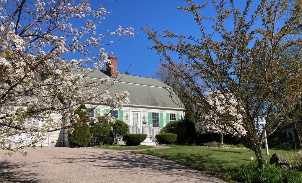 Front of Home spring Bloom