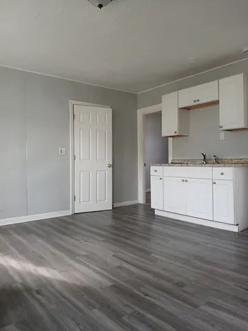 $1,300 | 137 5th Street, Unit 3, Fall River, MA 02721