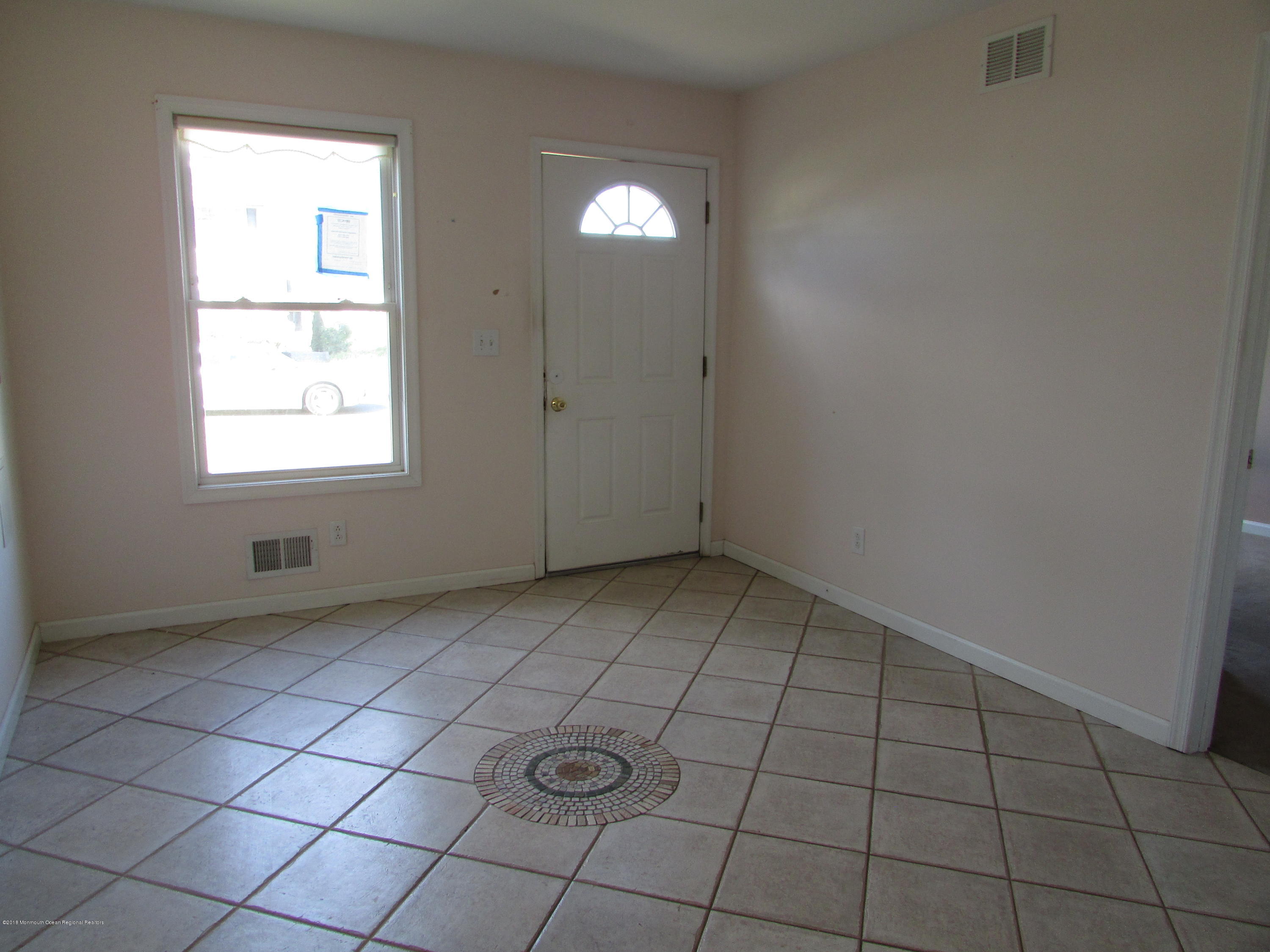 27 Port Road Brick, NJ 08723 - Photo 6 of 17 Living room