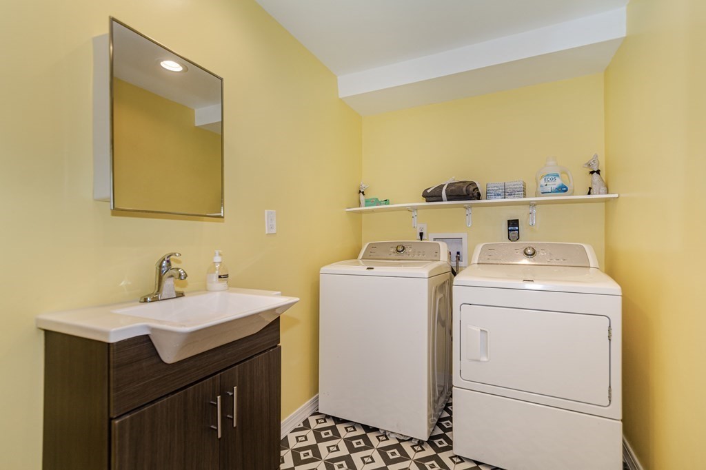 4 Michaels Road Lynnfield, MA 01940 - Photo 28 of 33 Gallery Image 28