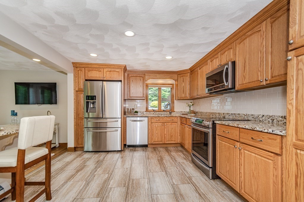 4 Michaels Road Lynnfield, MA 01940 - Photo 8 of 33 Gallery Image 8