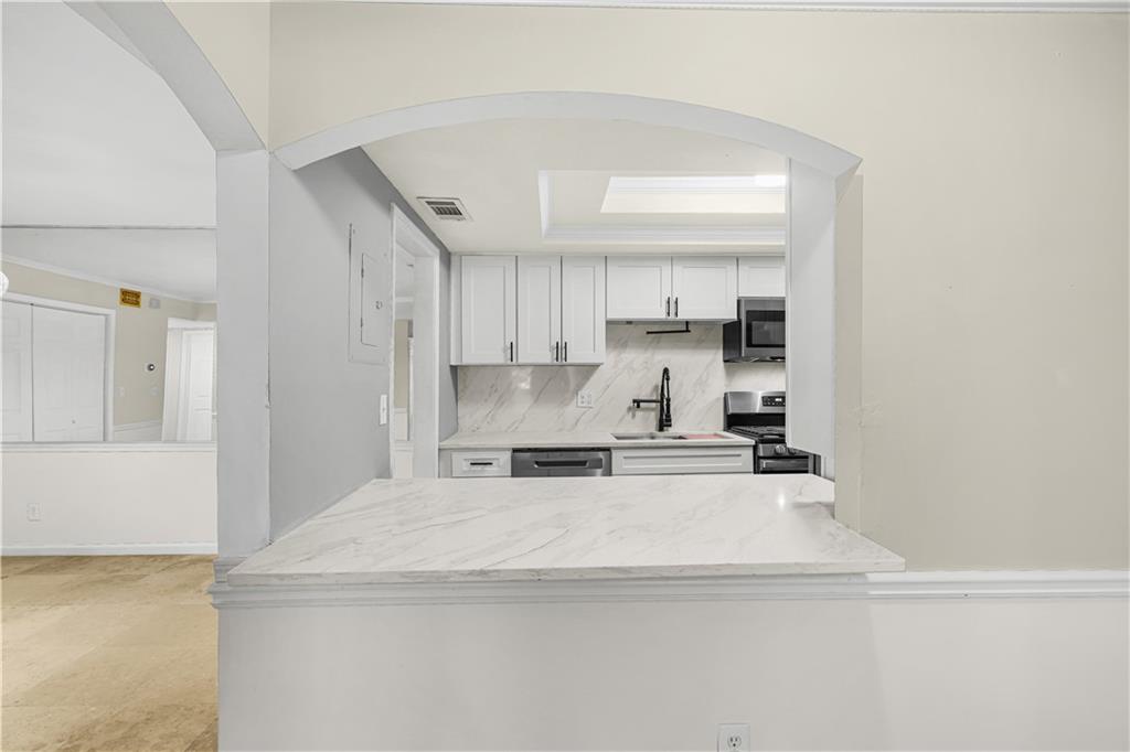6851 Roswell Road, Unit M13 Sandy Springs, GA 30328 - Photo 8 of 28 Gallery Image 8