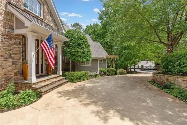 $825,000 | 12 Somerset Lane, Cartersville, GA 30121