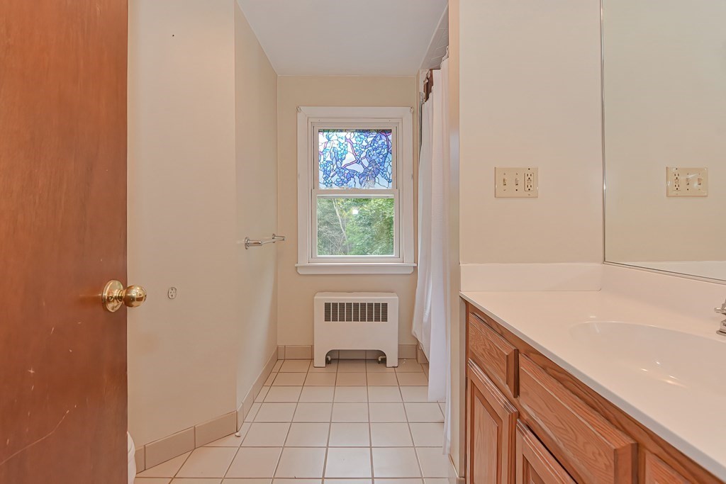 12 Ridgeview Road Sturbridge, MA 01566 - Photo 26 of 40 a view of a hallway with closet