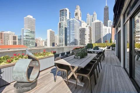 $2,375,000 | 55 West Delaware Place, Unit 1120, Chicago, IL 60610