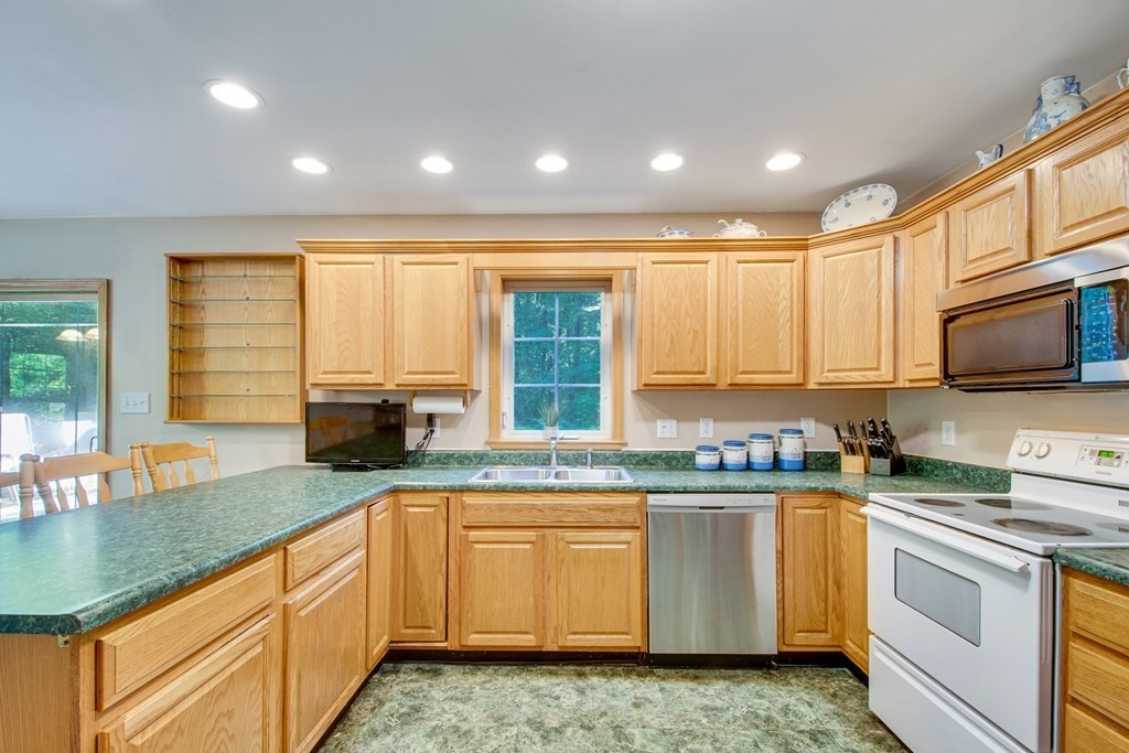 17 Acton Road Ashland, MA 01721 - Photo 4 of 29 Gallery Image 4