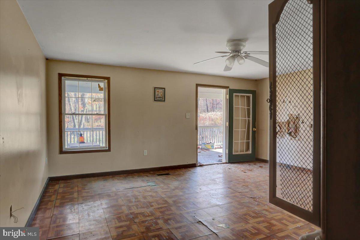 16950 Amberson Road Spring Run, PA 17262 - Photo 16 of 36 Family room