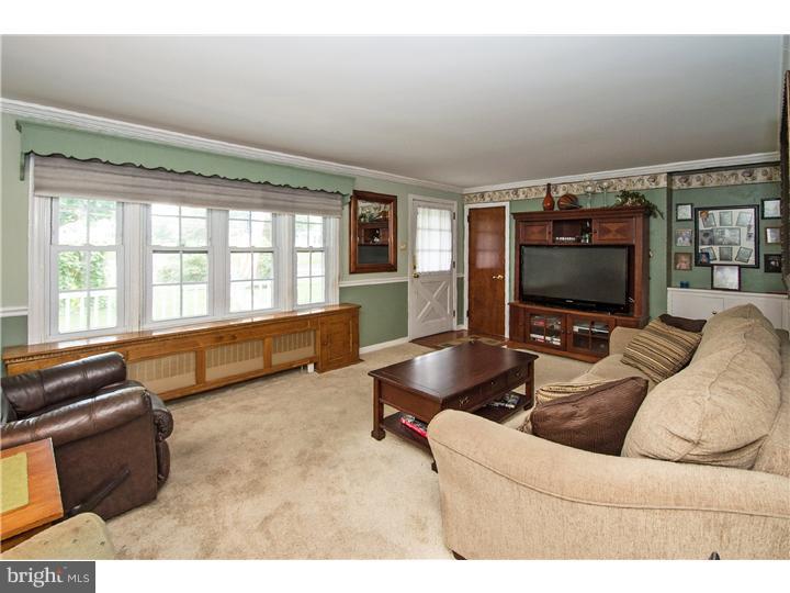 601 Stewart Road Hatboro, PA 19040 - Photo 5 of 22 Living Room