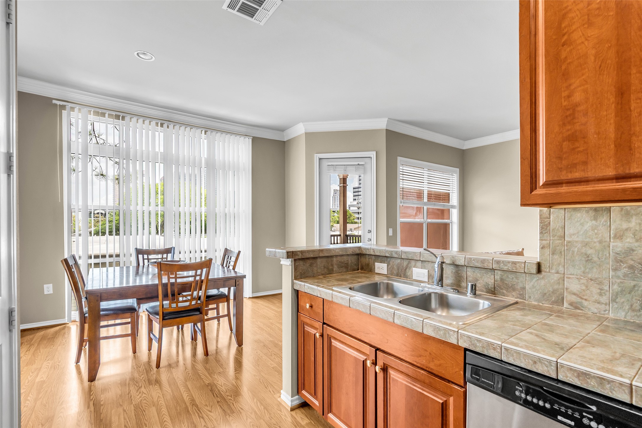 2400 McCue Road, Unit 240 Houston, TX 77056 - Photo 9 of 36