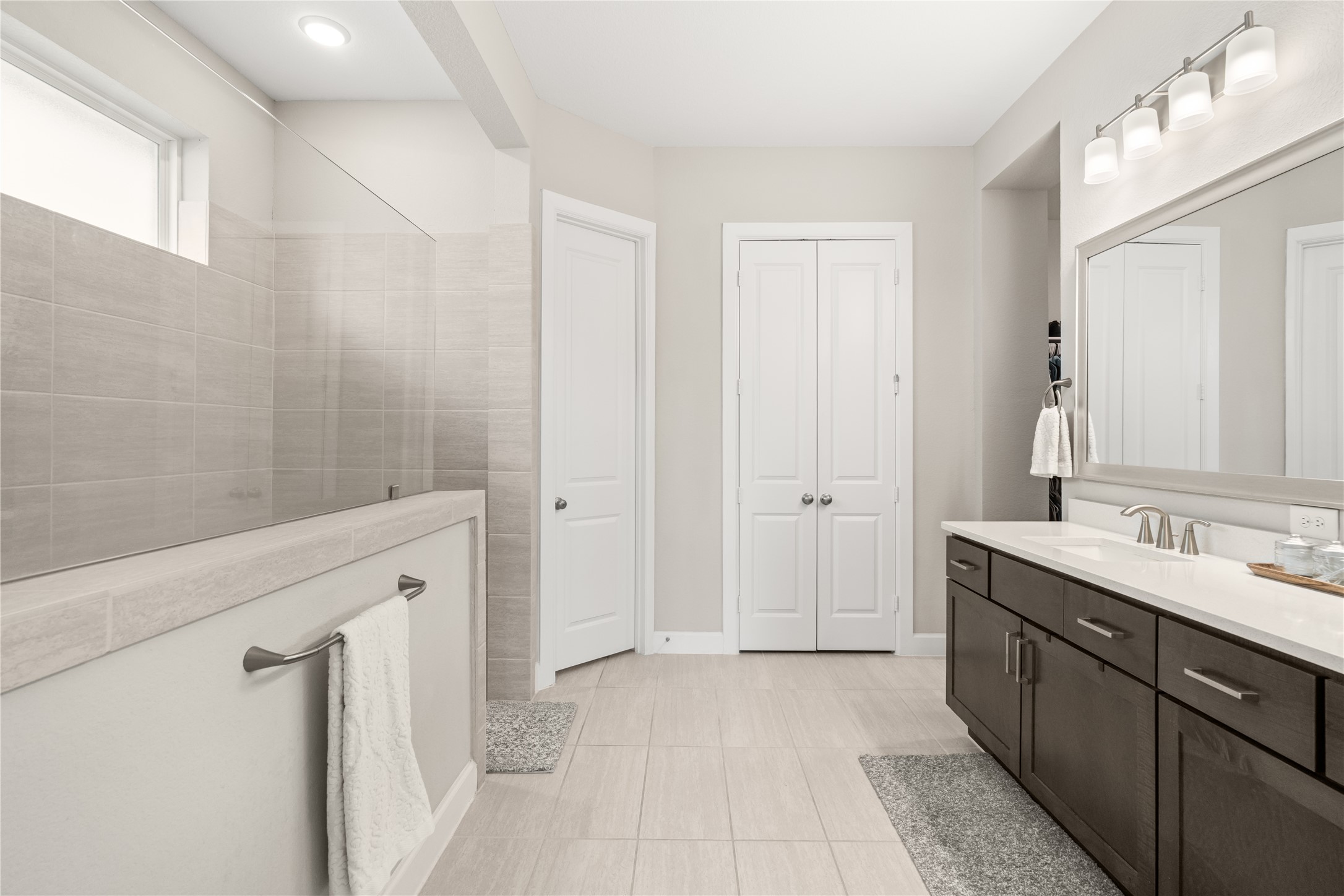 3118 Swift Way Katy, TX 77493 - Photo 20 of 34 Primary Bathroom (Full View) – Well-appointed bathroom featuring dual sinks, walk-in shower, and access to a large closet.