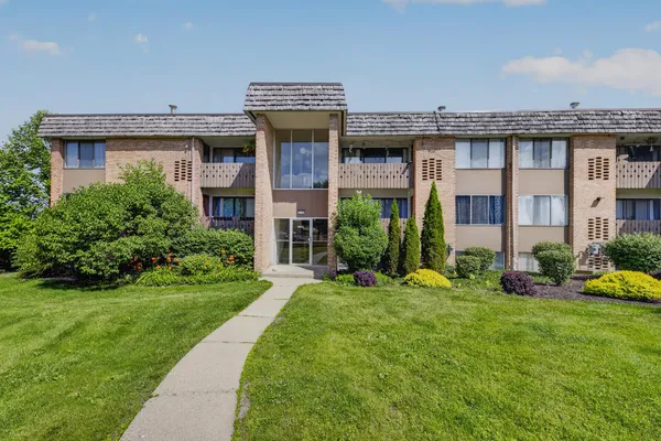 $170,000 | 2106 Pauline Boulevard, Unit 202, Ann Arbor, MI 48103
