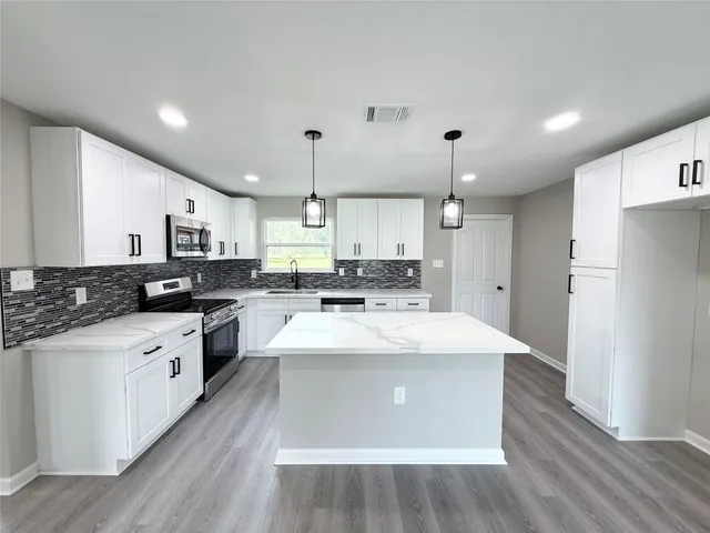 $2,000 | 2626 Woodland Street, La Marque, TX 77568