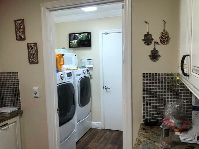 7960 Chula Vista Crescent Boca Raton, FL 33433 - Photo 11 of 27 the laundry room