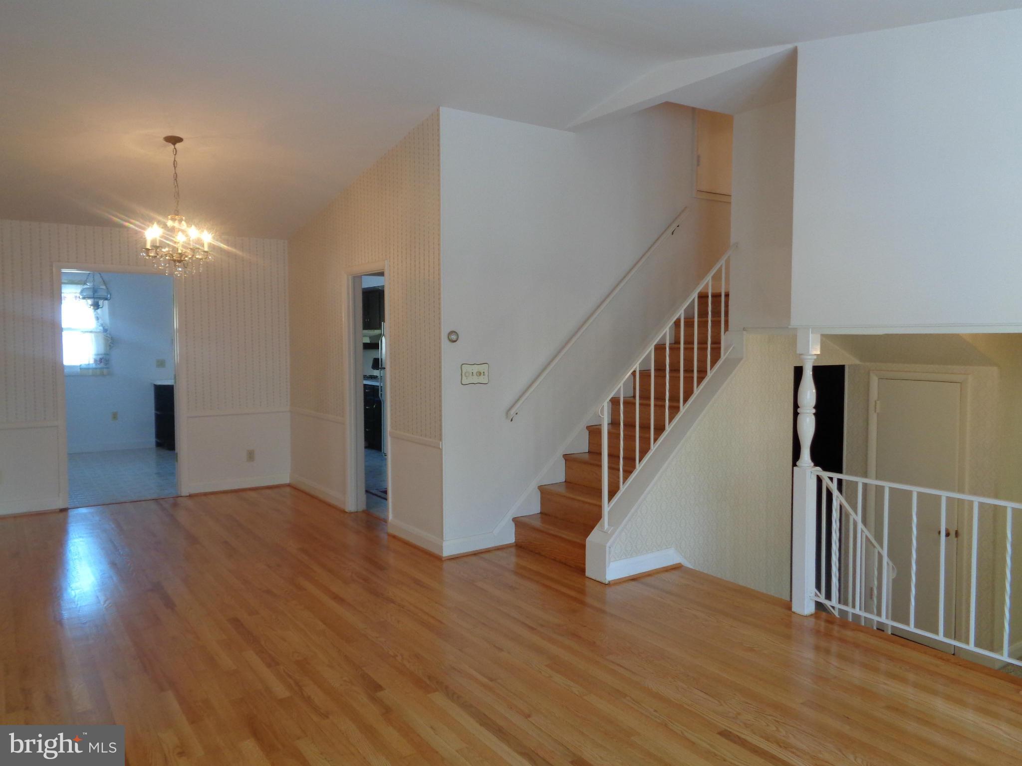 125 Tenbury Road Lutherville-Timonium, MD 21093 - Photo 3 of 30 Living Room