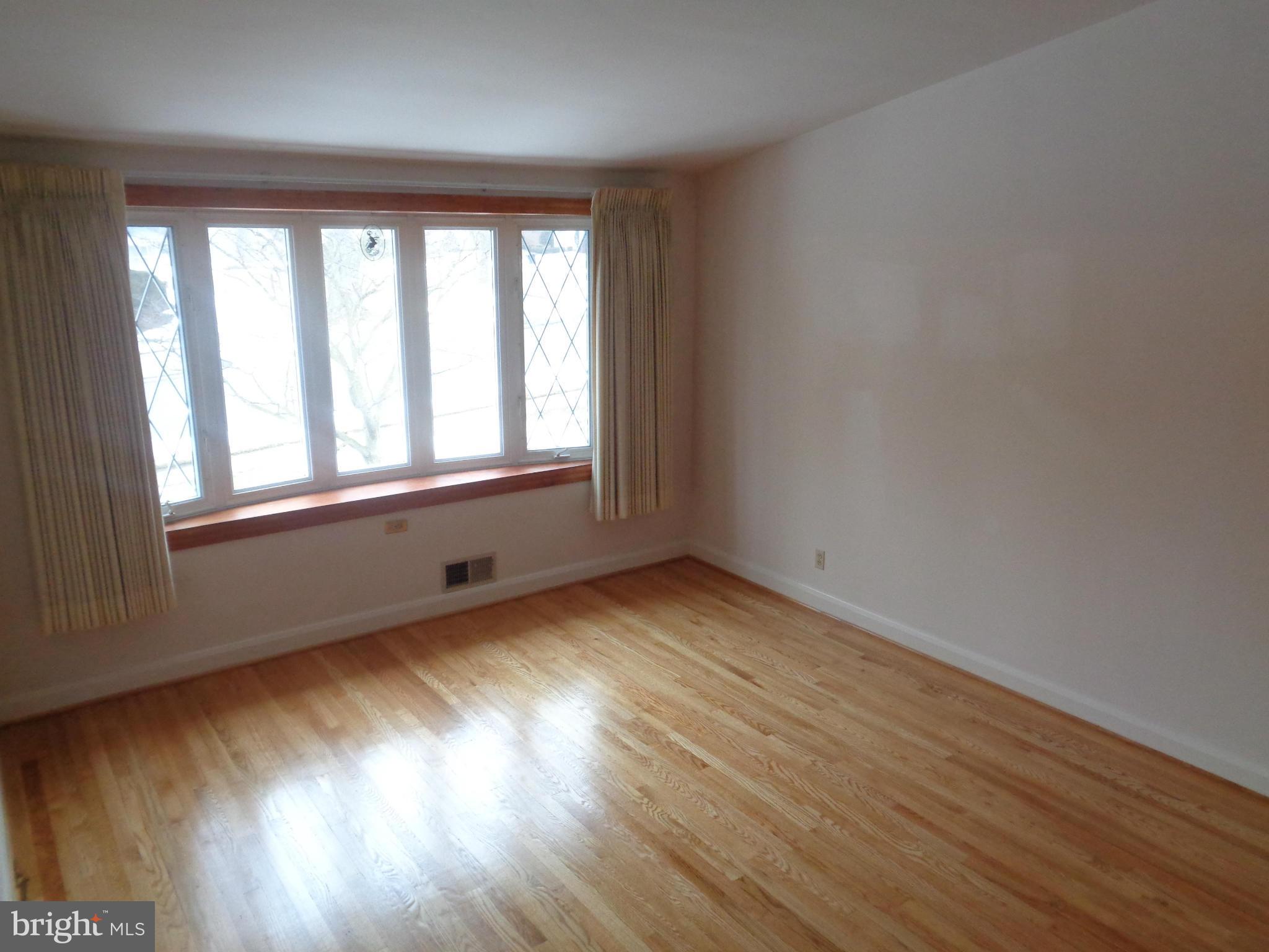 125 Tenbury Road Lutherville-Timonium, MD 21093 - Photo 5 of 30 Living Room