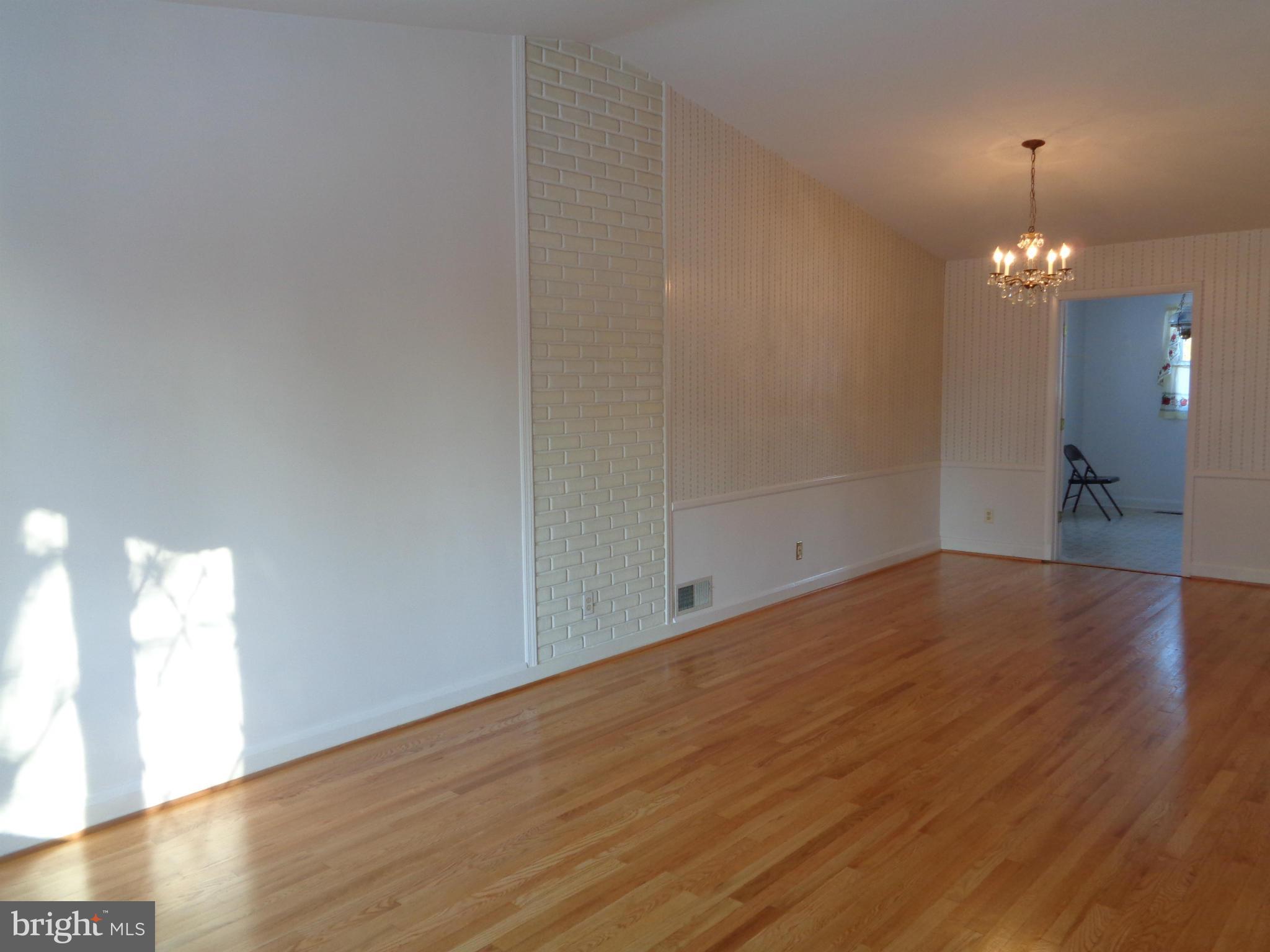 125 Tenbury Road Lutherville-Timonium, MD 21093 - Photo 6 of 30 Living Room