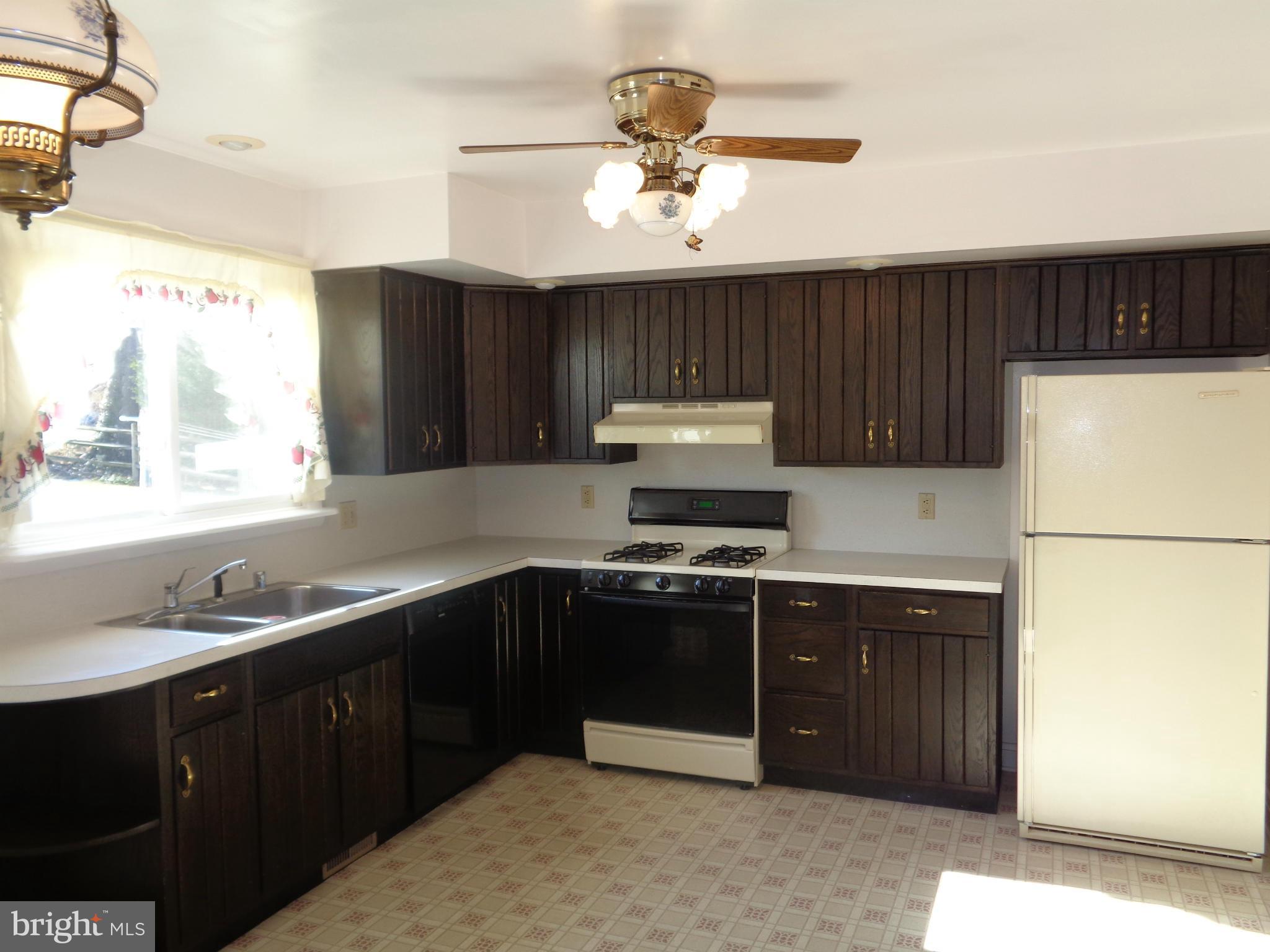 125 Tenbury Road Lutherville-Timonium, MD 21093 - Photo 9 of 30 Kitchen
