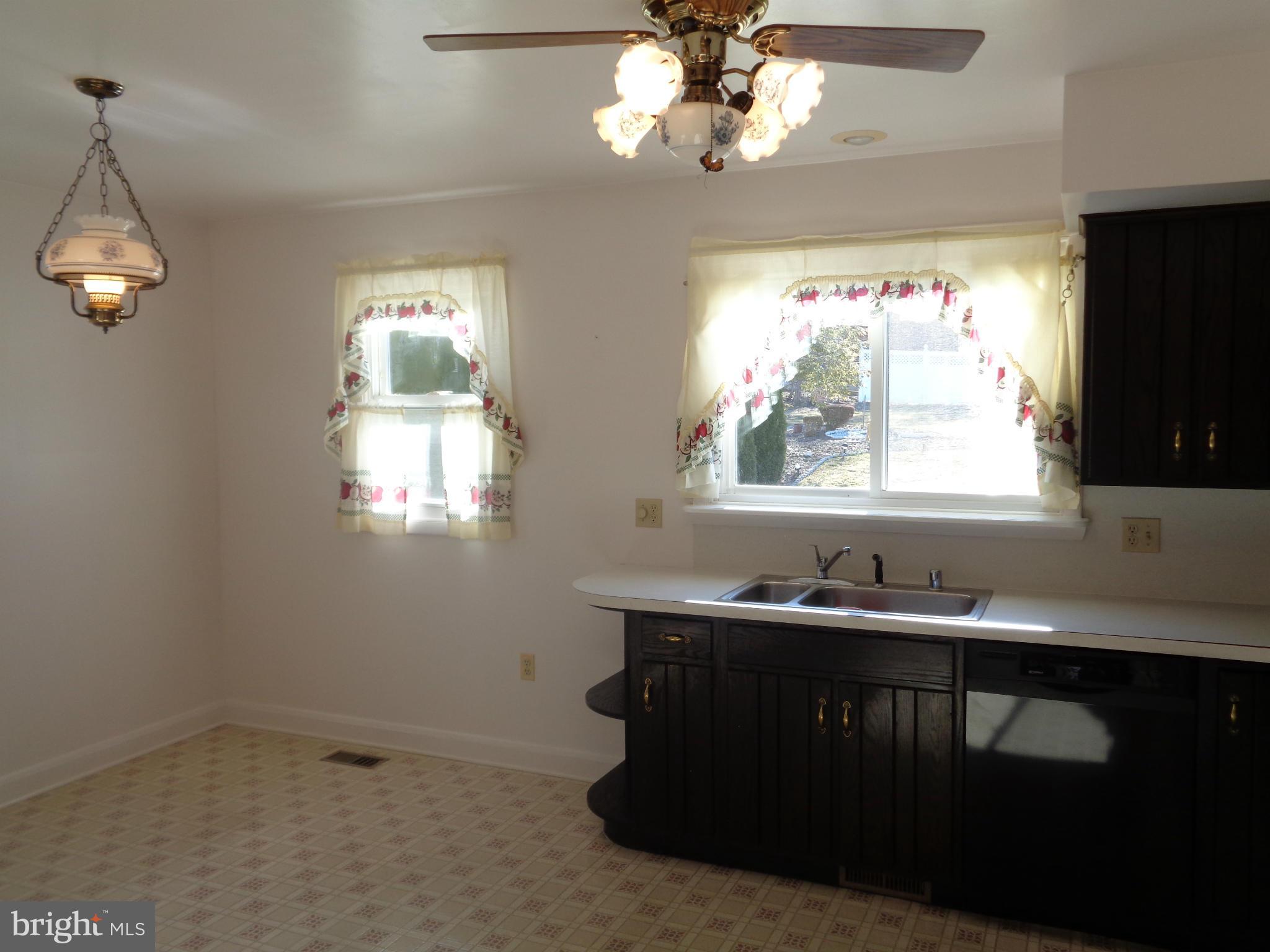 125 Tenbury Road Lutherville-Timonium, MD 21093 - Photo 10 of 30 Kitchen
