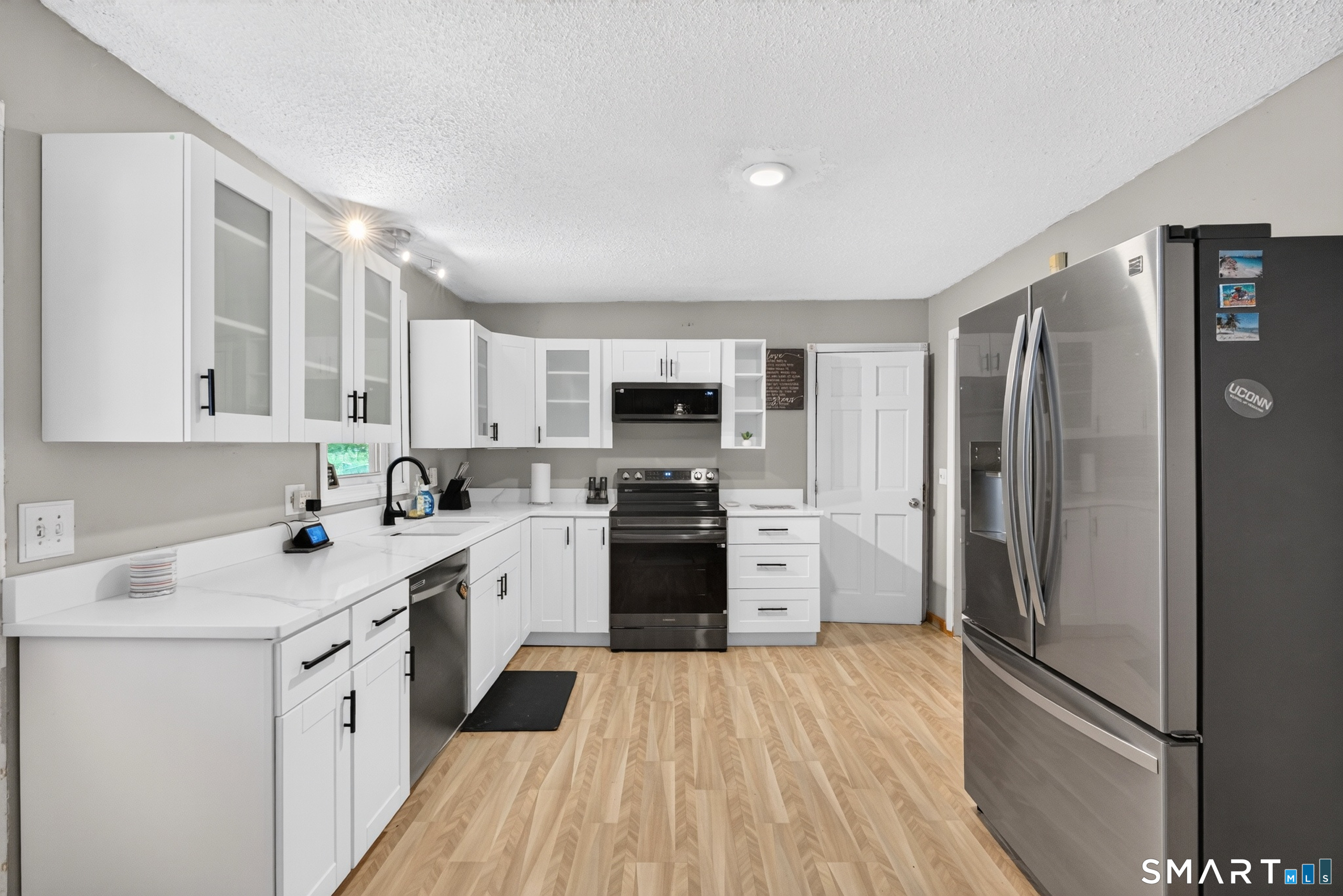 28 Bound Line Road Wolcott, CT 06716 - Photo 2 of 39 Gallery Image 2