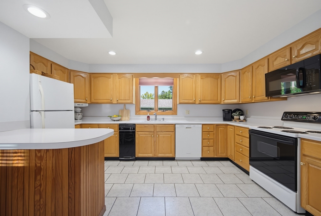413 Goldthwaite Road Northbridge, MA 01588 - Photo 11 of 34