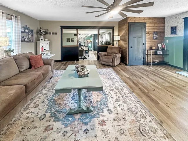 $249,500 | 19617 Lakeview Avenue, Warsaw, MO 65355