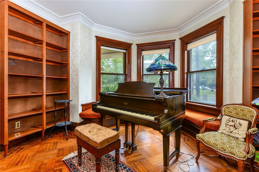 25 Hollywood Road Providence, RI 02909 - Photo 11 of 30