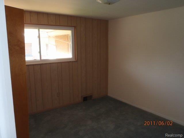 9823 Middlebelt Road, Unit 19 Livonia, MI 48150 - Photo 7 of 11 P6020030