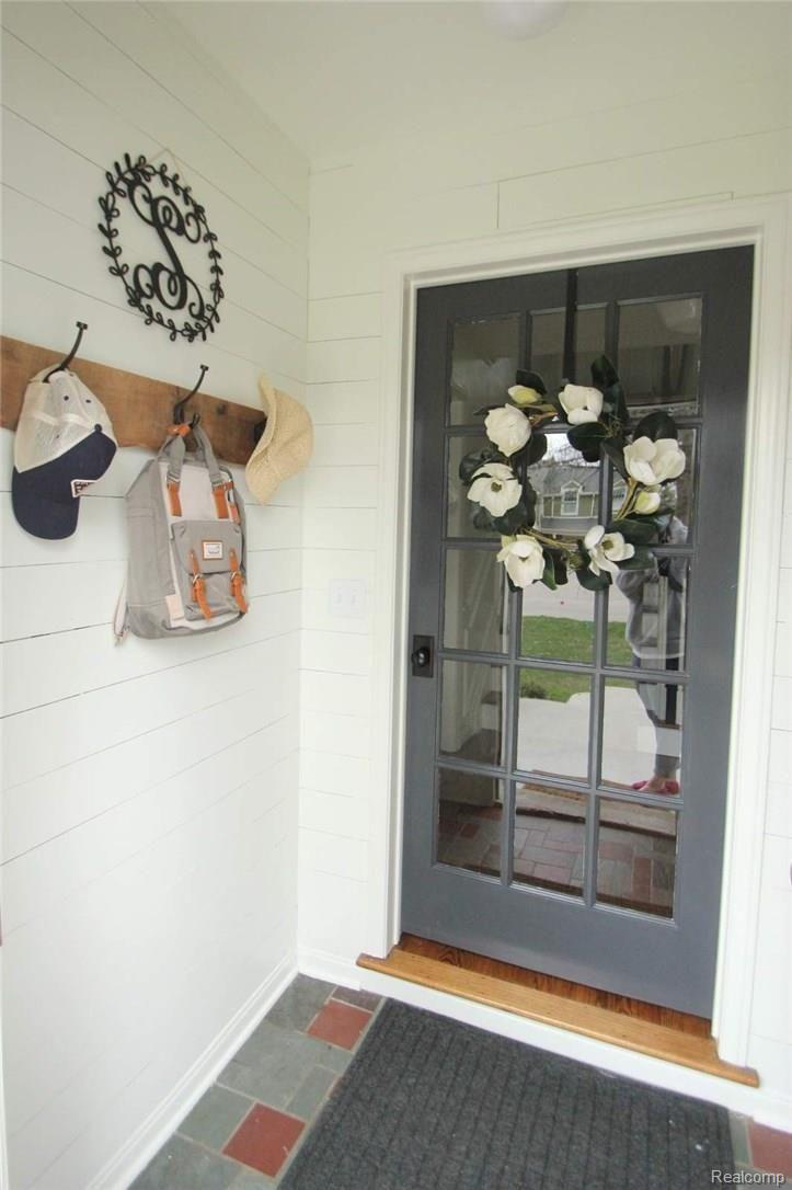 1091 North Oxford Road Grosse Pointe, MI 48236 - Photo 4 of 25 4Foyer.JPG