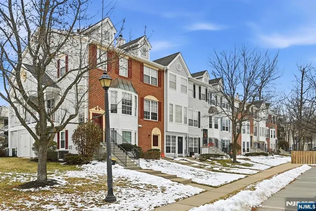 $279,000 | 1284 Mulberry Drive, Mahwah, NJ 07430