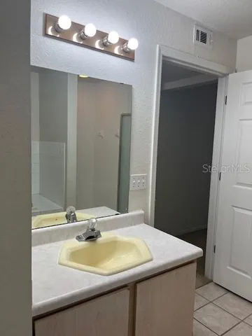 $1,750 | 13941 Fairway Island Drive, Unit 736, Orlando, FL 32837